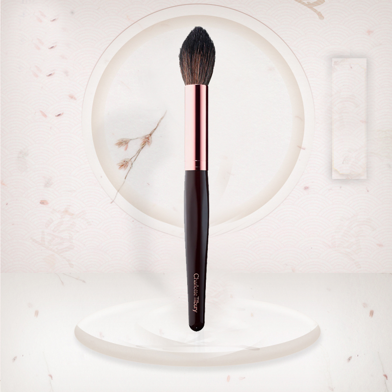 Cọ Đánh Highlight Charlotte Tilbury Power and Sculpt Brush